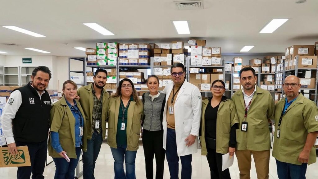Claudia Sheinbaum se reúne en el Hospital Regional 2 del IMSS
