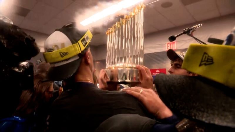 Descubre la emocionante fiesta de los Dodgers de Los Ángeles después de conquistar su octava Serie Mundial.