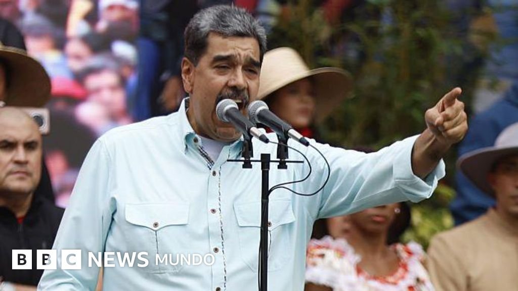 El gobierno de Venezuela denuncia como "robo descarado y piratería" la incautación de un petrolero por EE.UU. frente a sus costas.