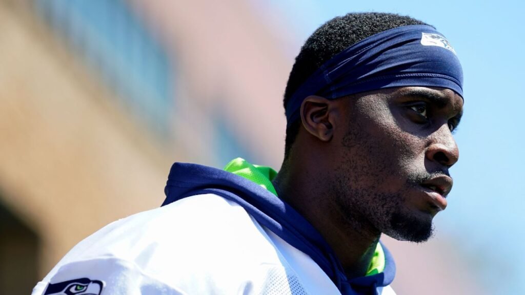 La NFL impone una sanción sin pago a Derick Hall por un partido