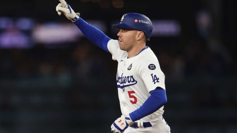 Los aficionados celebran el triunfo de los Dodgers en la Serie Mundial