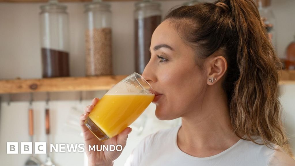 Los beneficios de beber un vaso de jugo de naranja diario para la salud del corazón
