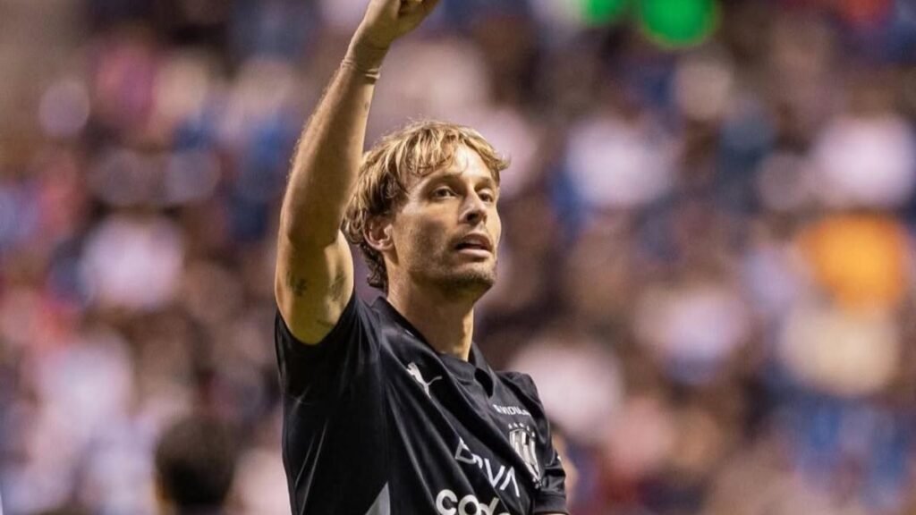 Sergio Canales brilla en otra exhibición y reafirma el dominio de Monterrey