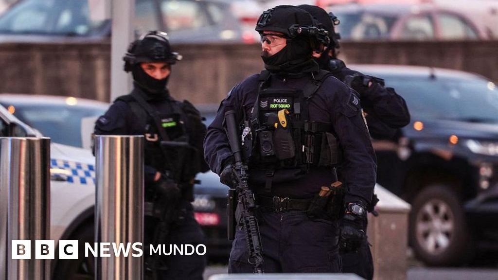 Tiroteo en Bondi Beach, la icónica playa australiana, deja al menos 10 víctimas fatales