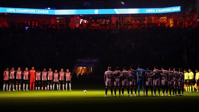 Tributo conmovedor a las víctimas de la DANA en Valencia durante el partido de la Champions League