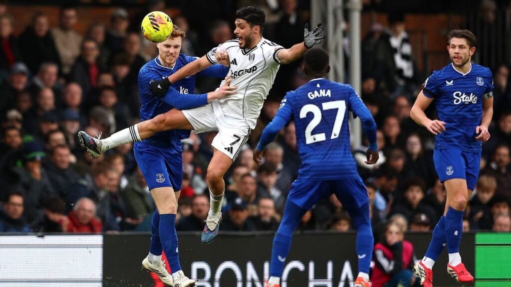 La salida de Raúl Jiménez provoca el colapso del Fulham