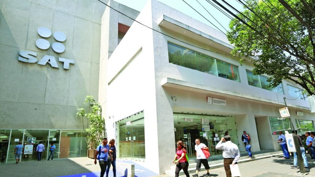 SAT acusa a 1,063 defraudadores fiscales