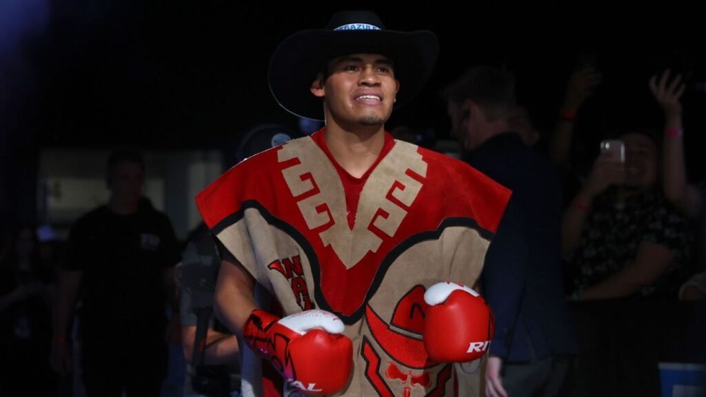 Emanuel 'Vaquero' Navarrete se enfrenta a Eduardo Núñez: ¡Sigue la pelea en vivo!