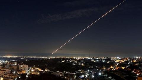 Hezbolá ataca con proyectiles al norte de Israel y este responde bombardeando Líbano