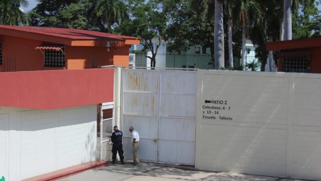 Joven huye de la institución, pero sus padres lo traen de vuelta