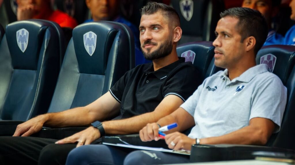 Nicolás Sánchez y su equipo asumen el mando tras la salida de Torrent