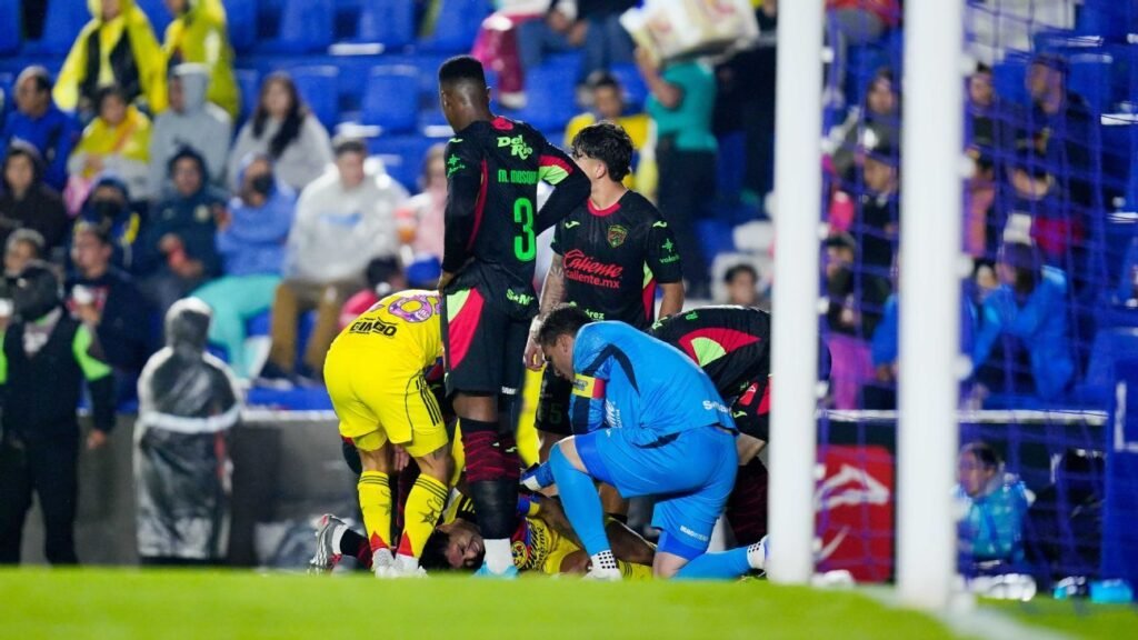 Víctor Dávila se lesiona y es llevado de urgencia al hospital