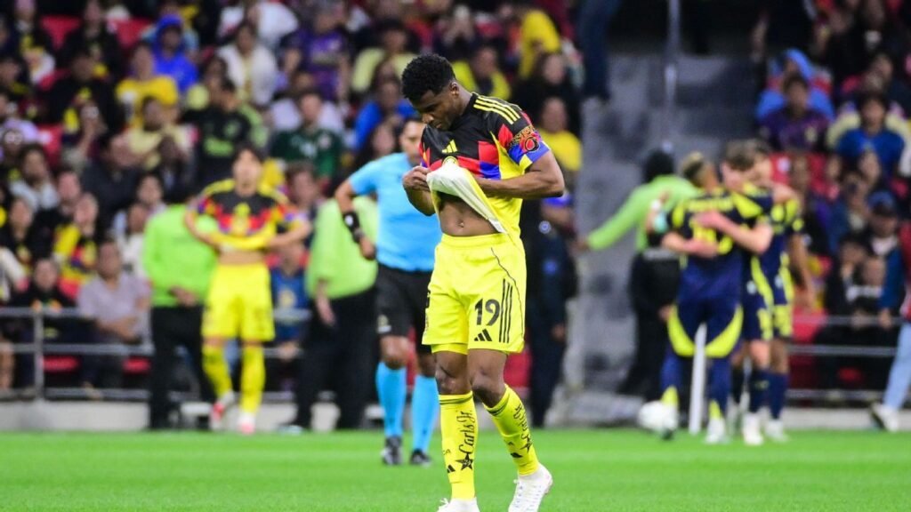 América se despide entre abucheos y protestas de sus seguidores