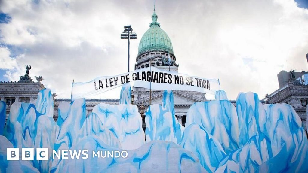 La controversia en Argentina por la ley que altera la protección de los glaciares para permitir la minería