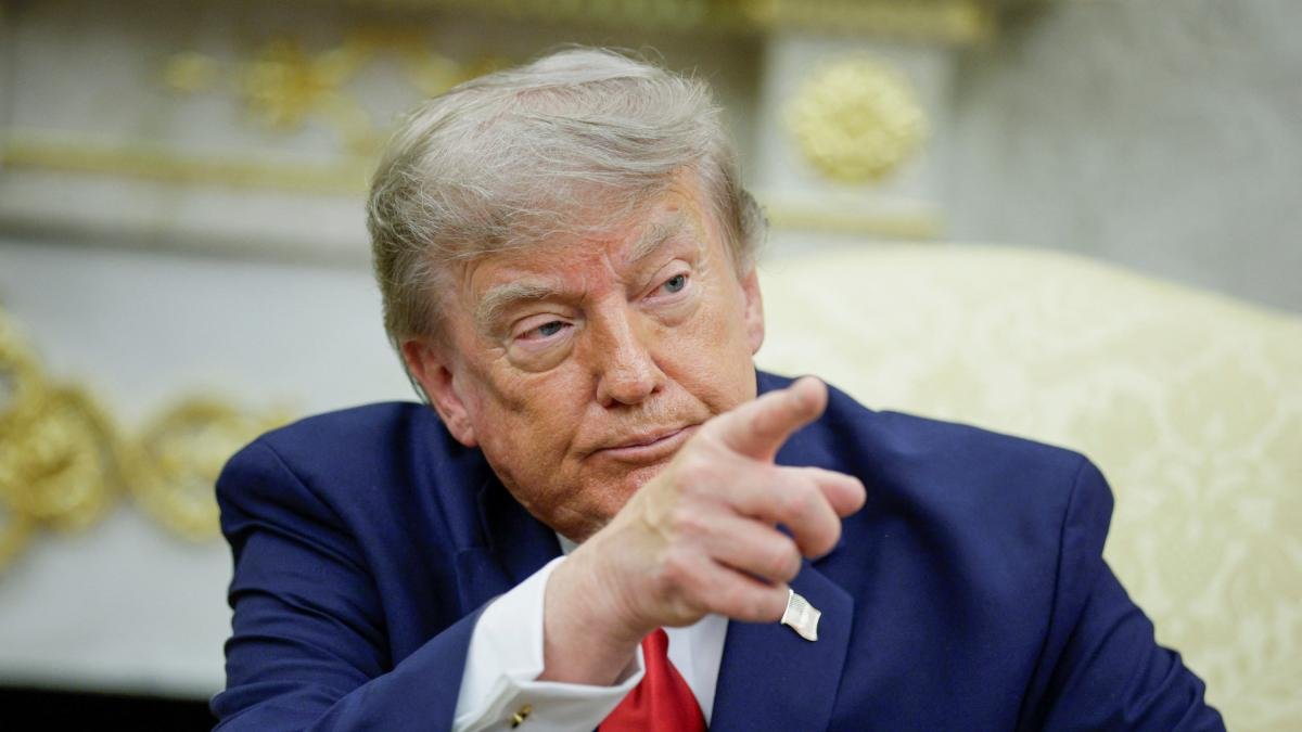 Trump descarta falta de municiones en EE. UU. y advierte sobre consecuencias legales para los filtradores