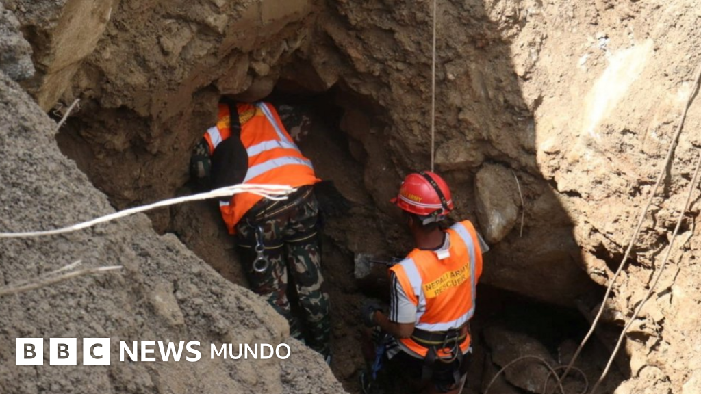 Urgente operación para salvar a más de 600 trabajadores de hidroeléctricas atrapados en túneles por la avalancha en Nepal y el Tíbet