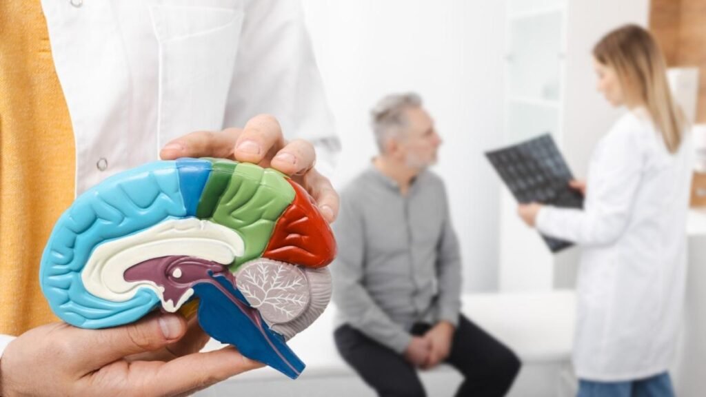 Cuidar también agota: el peso físico y emocional de quienes asumen el cuidado de una persona con Alzheimer