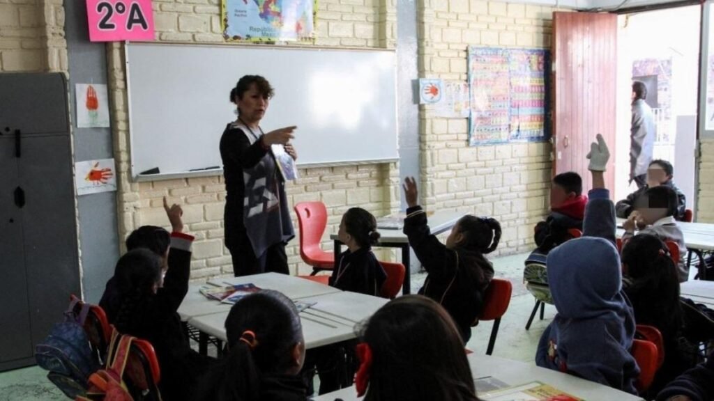 Mujeres al frente en las aulas: la brecha en la dirección educativa