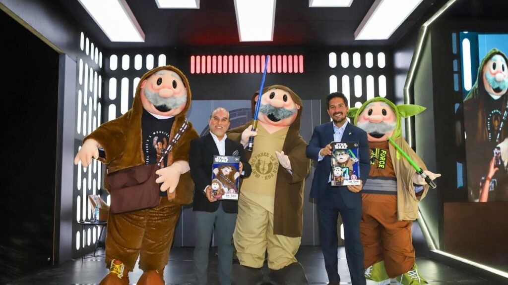 ¡La Fuerza invade Farmacias Similares con los nuevos peluches de Yoda y Chewbacca del Dr. Simi!